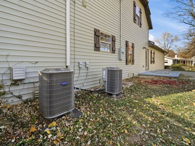 1436 S Pickwick Avenue, Springfield, MO 65804