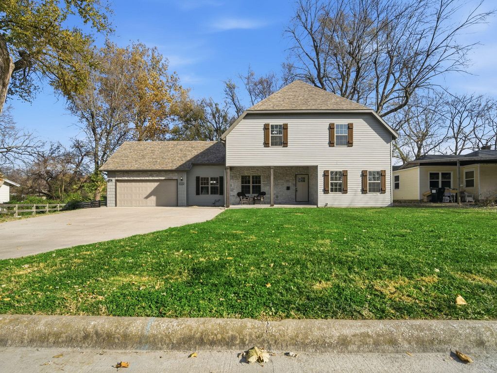 1436 S Pickwick Avenue, Springfield, MO 65804