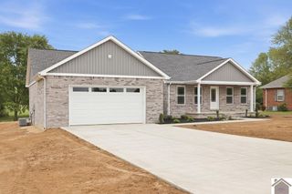 8 Logan Trl # 3-B, Murray, KY 42071