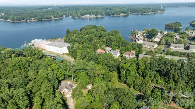 13934 Kings Carriage Lane, Charlotte, NC 28278