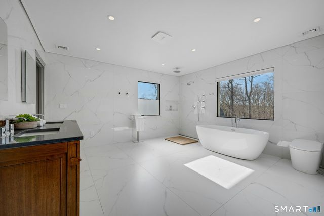 25 Wildwood Road, Stamford, CT 06903