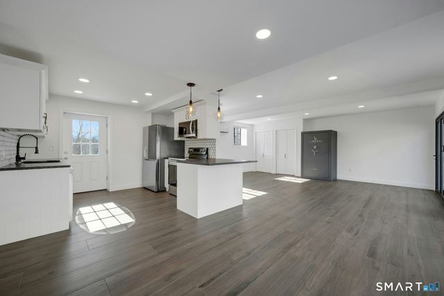 25 Wildwood Road, Stamford, CT 06903