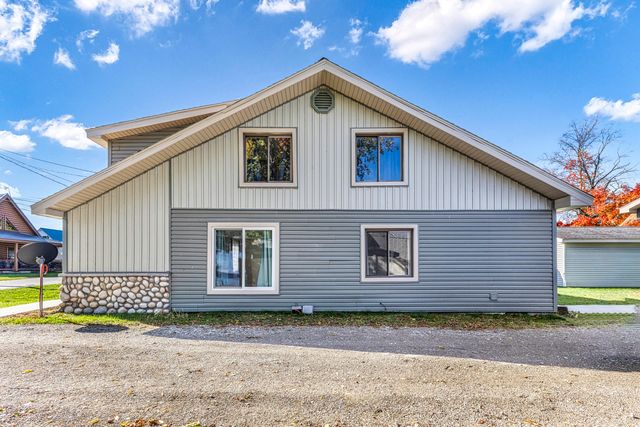113 Wells Street, Houghton Lake, MI 48629