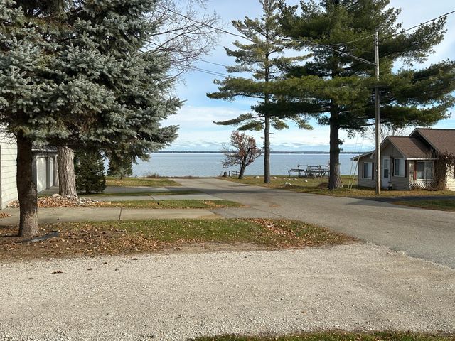 113 Wells Street, Houghton Lake, MI 48629