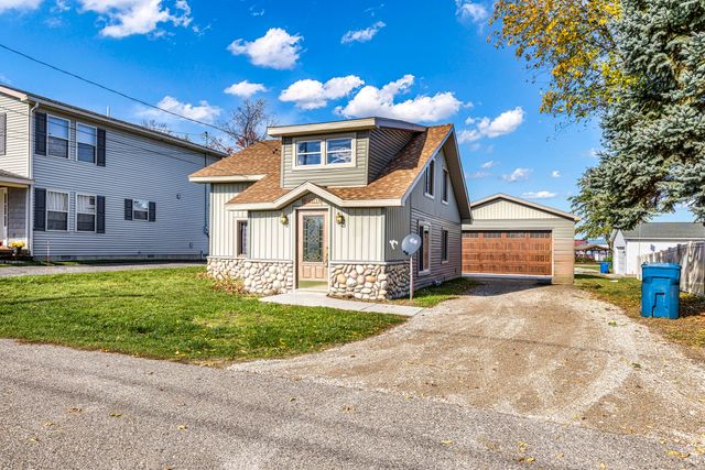 113 Wells Street, Houghton Lake, MI 48629