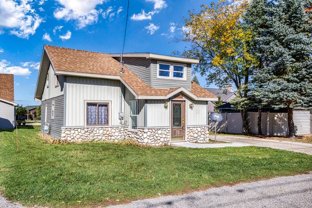 113 Wells Street, Houghton Lake, MI 48629