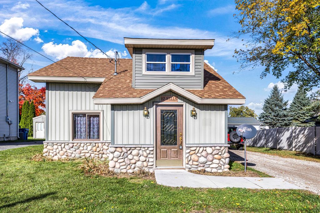 113 Wells Street, Houghton Lake, MI 48629