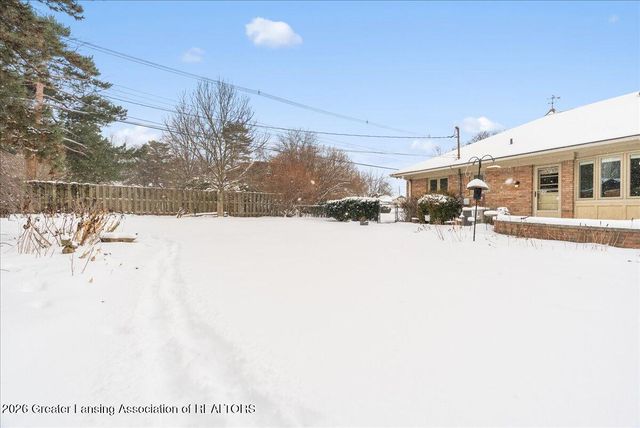 938 Applegate Lane, East Lansing, MI 48823