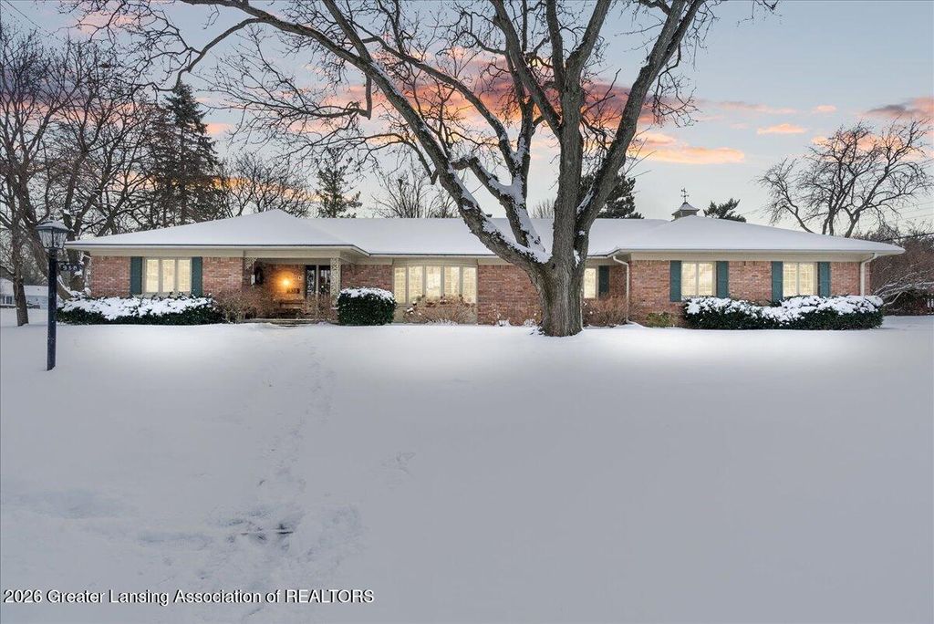 938 Applegate Lane, East Lansing, MI 48823