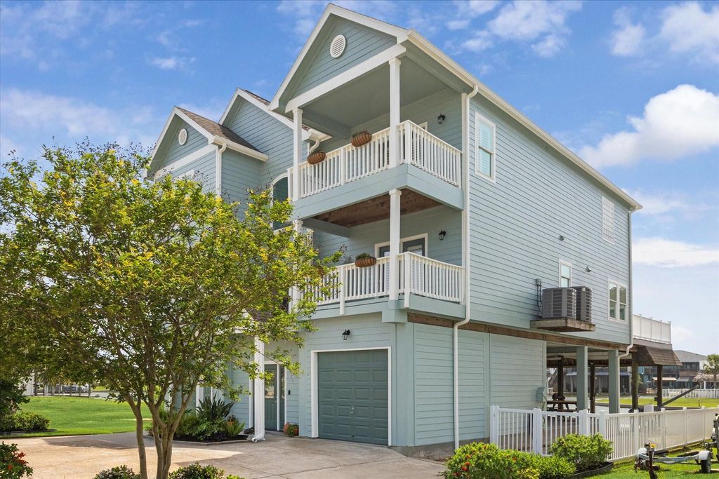 411 Sunset CIR, Galveston, TX 77554