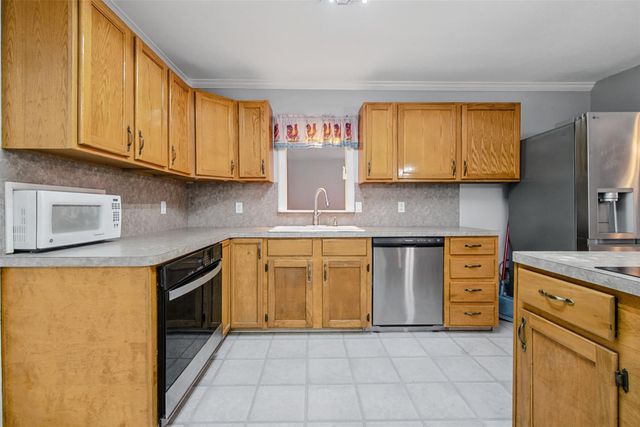 112 Lone Pine Drive, Huffman, TX 77336