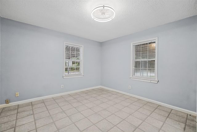 112 Lone Pine Drive, Huffman, TX 77336