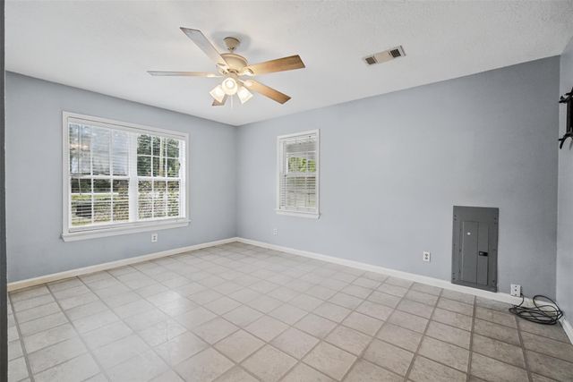 112 Lone Pine Drive, Huffman, TX 77336