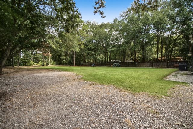 112 Lone Pine Drive, Huffman, TX 77336