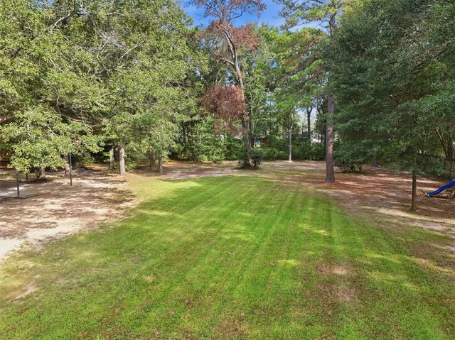 112 Lone Pine Drive, Huffman, TX 77336