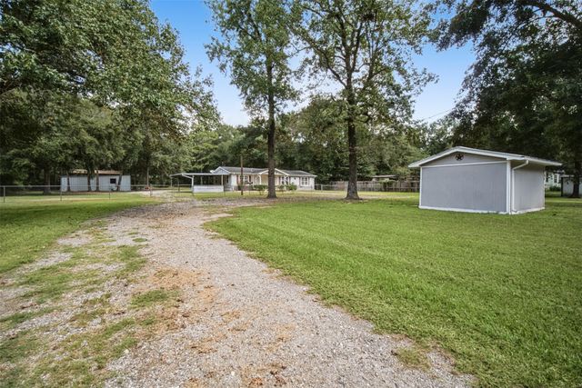112 Lone Pine Drive, Huffman, TX 77336
