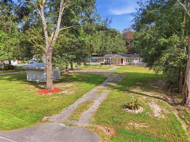 112 Lone Pine Drive, Huffman, TX 77336