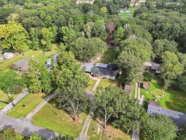 112 Lone Pine Drive, Huffman, TX 77336