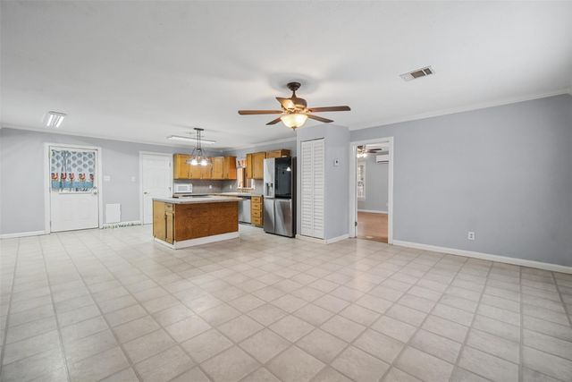 112 Lone Pine Drive, Huffman, TX 77336