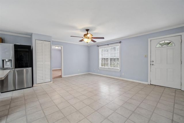 112 Lone Pine Drive, Huffman, TX 77336