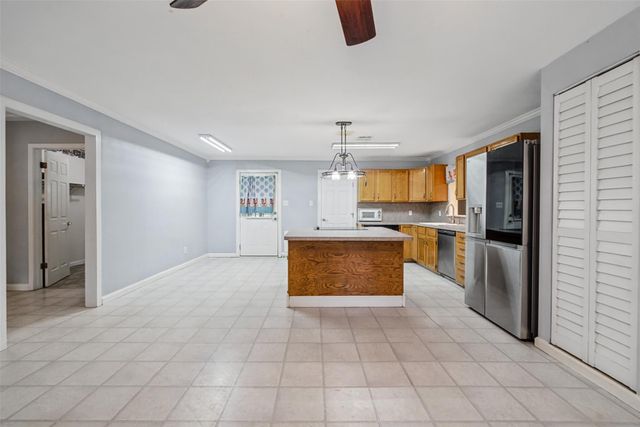 112 Lone Pine Drive, Huffman, TX 77336