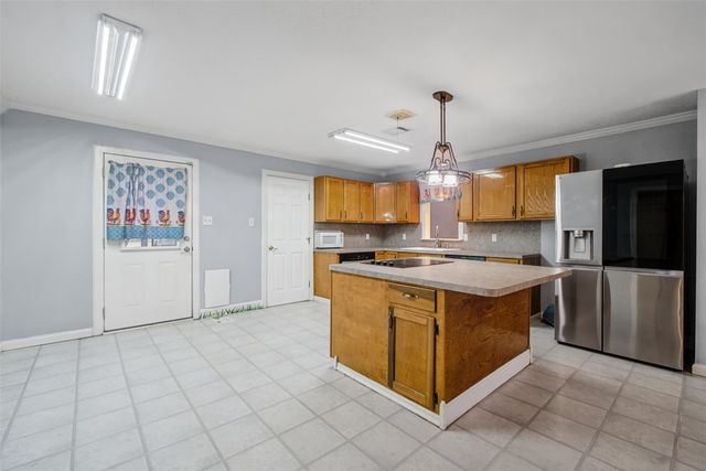 112 Lone Pine Drive, Huffman, TX 77336