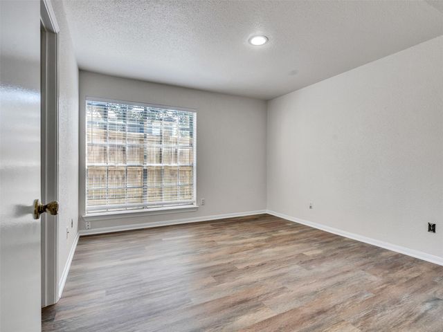 1860 White Oak Drive 333, Houston, TX 77009