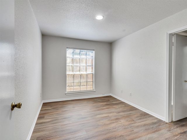 1860 White Oak Drive 333, Houston, TX 77009