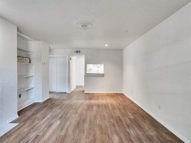 1860 White Oak Drive 333, Houston, TX 77009