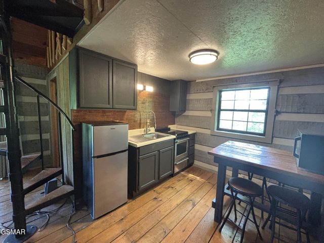 1450 Cabin Way, Del Rio, TN 37727