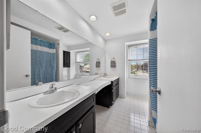 39423 Baroque Boulevard, Clinton Township, MI 48038