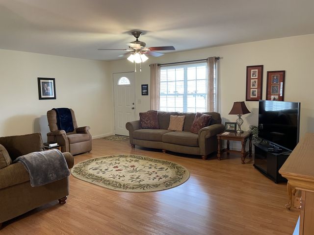 301 Rosson St, Summertown, TN 38483