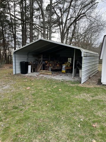 301 Rosson St, Summertown, TN 38483