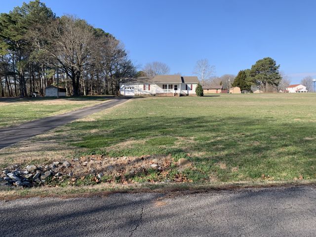 301 Rosson St, Summertown, TN 38483