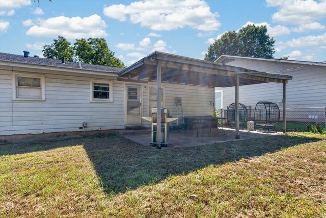 1204 Bales Street, Cleburne, TX 76033