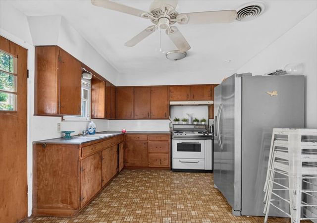 1204 Bales Street, Cleburne, TX 76033