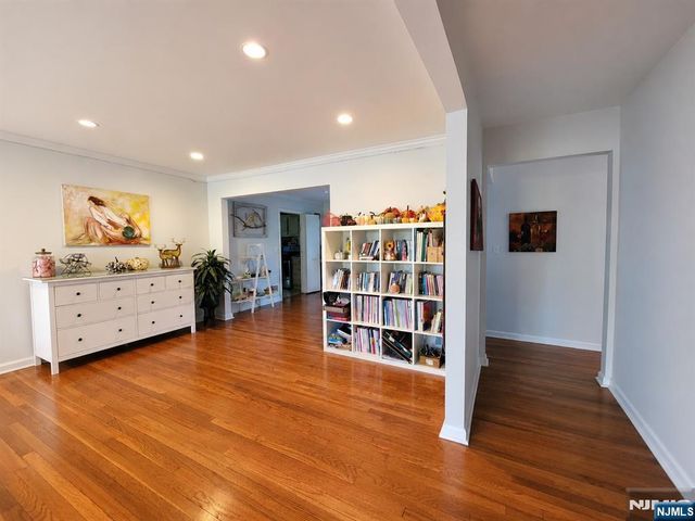 20 Elmwood Terrace, Cresskill, NJ 07626