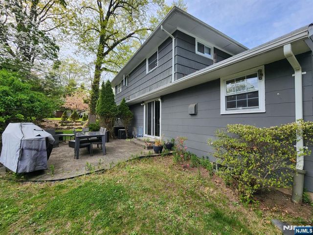 20 Elmwood Terrace, Cresskill, NJ 07626