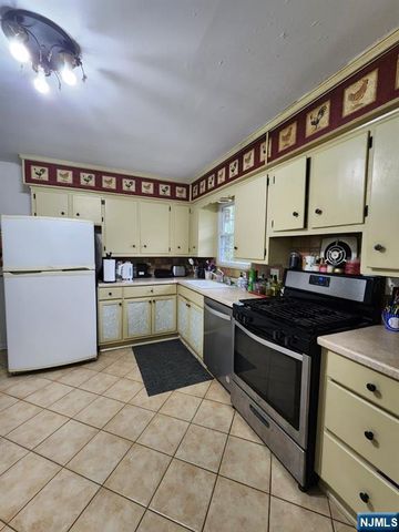 20 Elmwood Terrace, Cresskill, NJ 07626