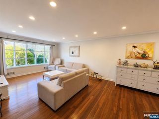 20 Elmwood Terrace, Cresskill, NJ 07626