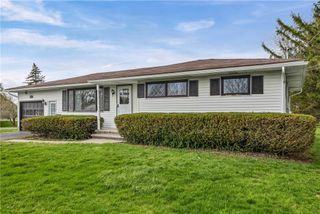 561 Gillett Road, Ogden, NY 14559