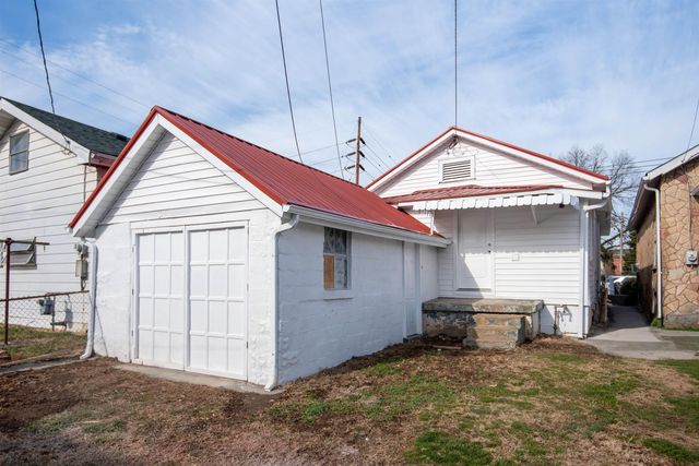 617 10th Ave W, Huntington, WV 25701