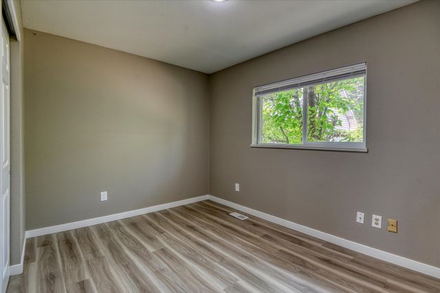 1522 W Alice Ave, Spokane, WA 99205