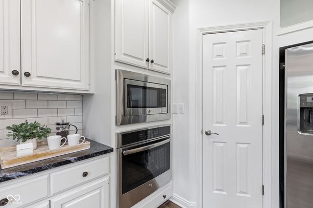 13867 Smokey Ridge Drive, Carmel, IN 46033