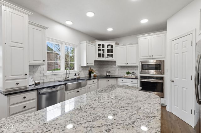 13867 Smokey Ridge Drive, Carmel, IN 46033