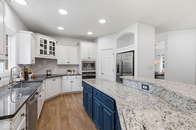 13867 Smokey Ridge Drive, Carmel, IN 46033