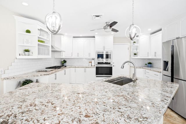 3406 E WILDWOOD Drive, Phoenix, AZ 85048