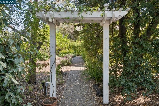 11 Bradley Ave, Walnut Creek, CA 94596