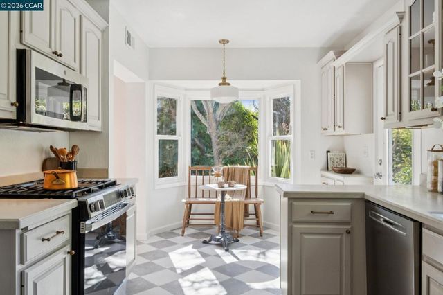 11 Bradley Ave, Walnut Creek, CA 94596