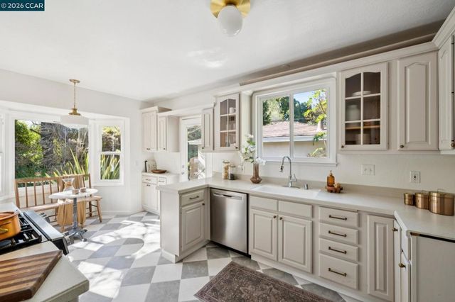 11 Bradley Ave, Walnut Creek, CA 94596